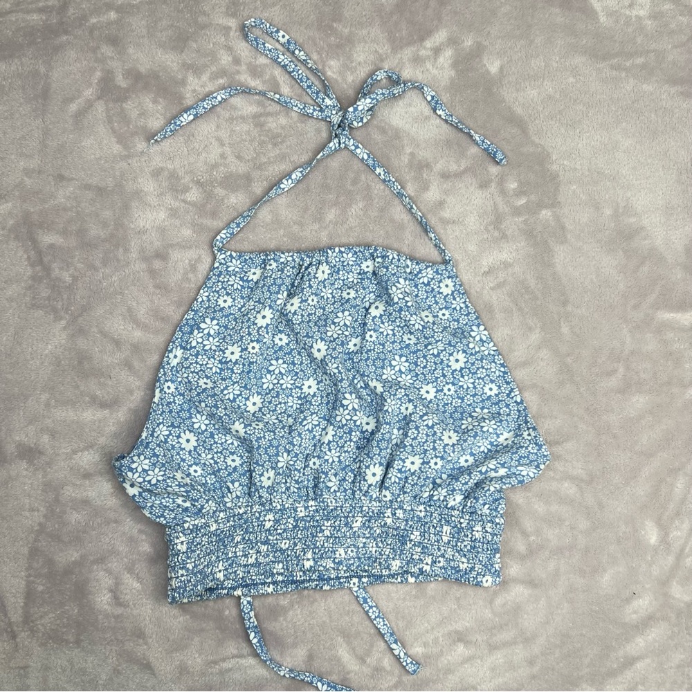 American Eagle Cropped flower halter.